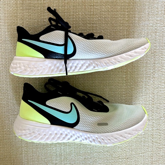 Nike Revolution Running Shoes - Picture 5 of 7